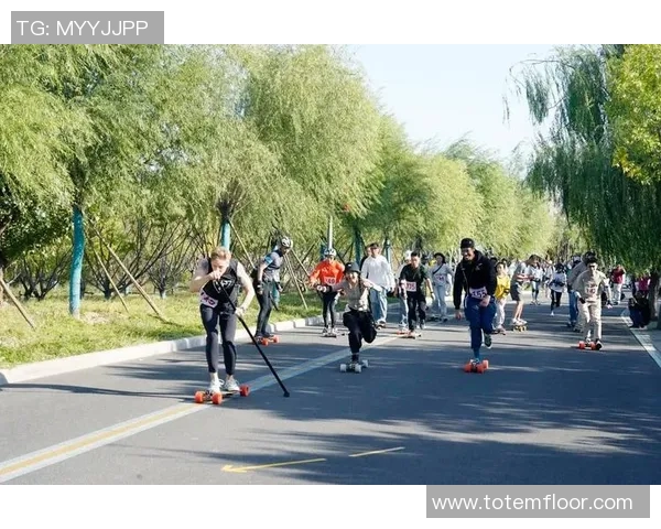 广州城市马拉松精彩点评：滑板队展现力量与激情的完美结合